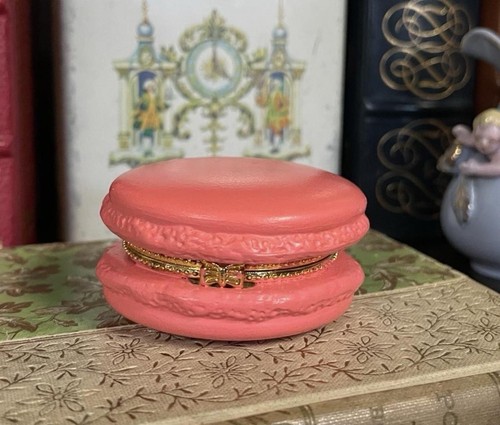 Coral macaron shaped trinket