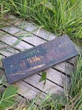 ANTIQUE HUNTLEY & PALMERS COACHING SCENE  BISCUIT TIN 1878-1900