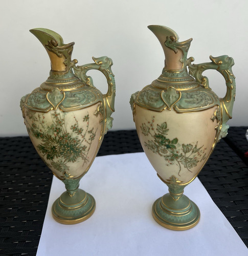 Royal worcester vase 1897 - royal,