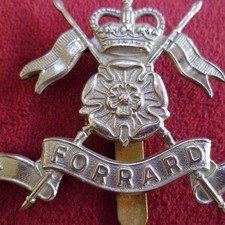 THE QUEEN'S OWN YORKSHIRE YEOMANRY CAP BADGE