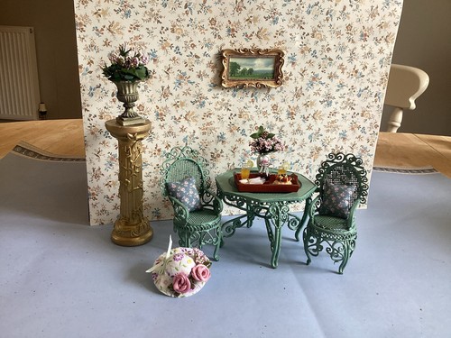 Dolls house scale - 1.12,