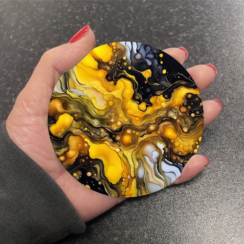 Black golden yellow alcohol - black.,