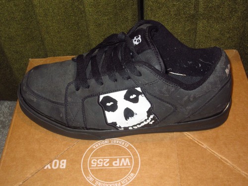 Misfits low top skate shoe - low,