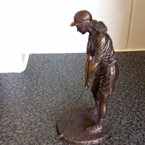 Golfer putting figurine bronze - putting,