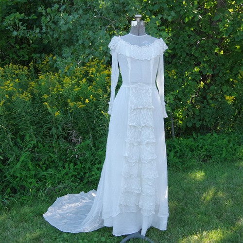 1940s button back wedding - back,
