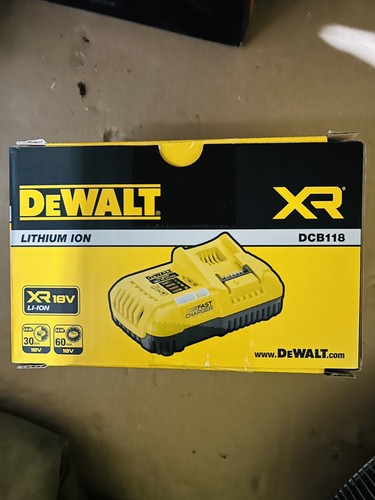 Dewalt dcb118 fast charger - dewalt,