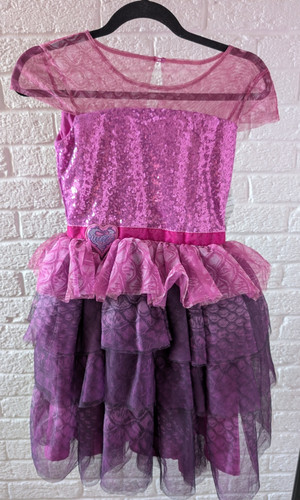 Nwt disney store descendants - store,