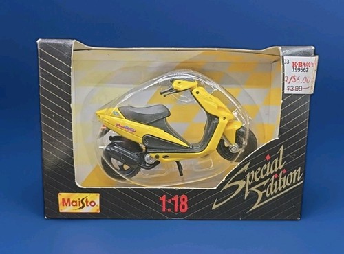 1996 maisto yellow malaguti - maisto,