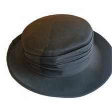 “KANGOL Black Flat Crown