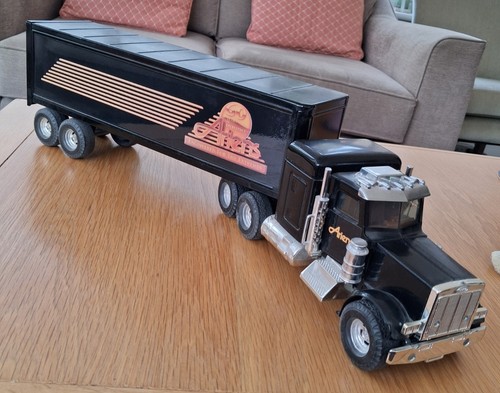 Large model usa - large, peterbilt