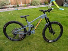 Trek Slash 9.8 XT Gen 5 Carbon Enduro Mountain Bike 2022 Grey/yellow 29er medium