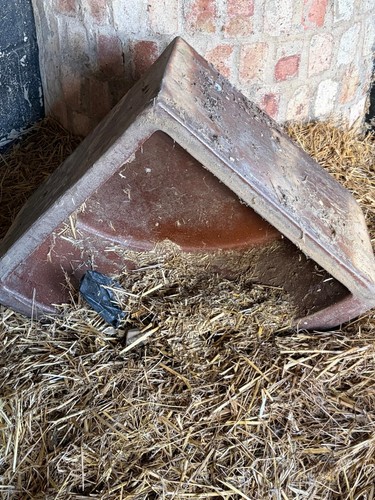 Traditional corner horse hay - traditional,