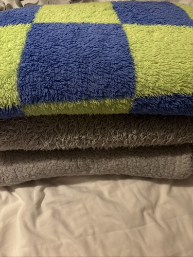 Three fleece blankets single - blankets,