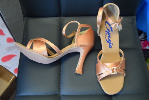 Champagne satin capezio masha - champagne,