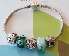 Chamilia 19 cm Bracelet bangle  with 5 mixed charms Green
