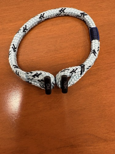 Men pig hen - &, bracelet