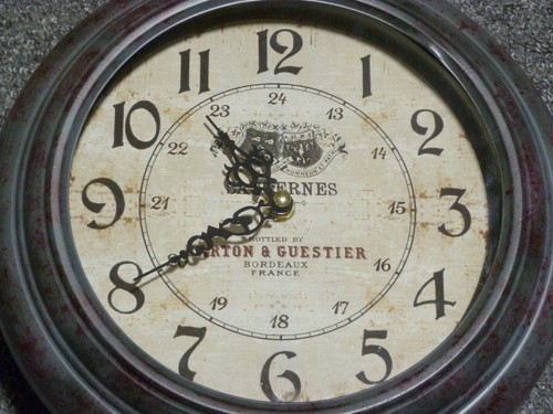 Analogue clock with - analogue,