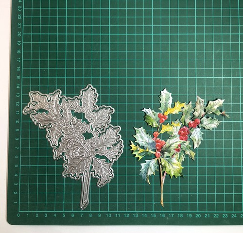 Large 2pcs holly sprig - 2pcs,