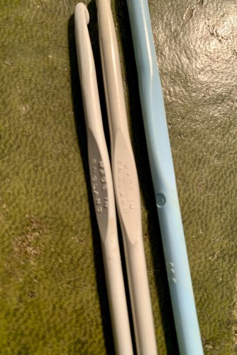 Crochet hooks vintage - 3x, size