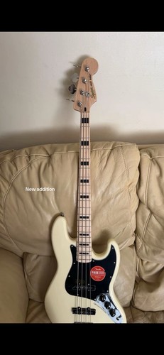 Squier fender bass - p, guitar
