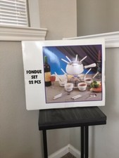 **BRAND NEW*  Fondue Set 22