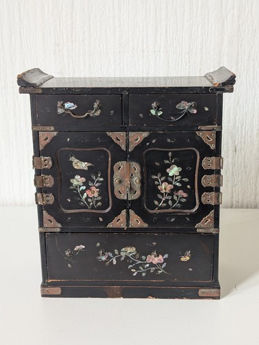 Antique asian black lacquer - black,