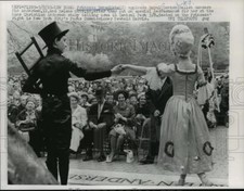 1965 Press Photo Danish Princess Benedikte & Newbold Morris watch ballet dancers