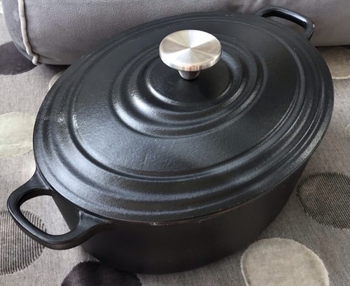 Cast iron casserole pot - cast,