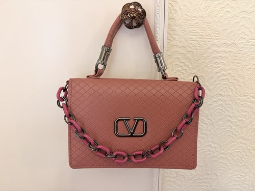 Peach quilted logo mini - v,
