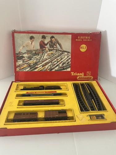 Tri ang railways train - railways, rs.5
