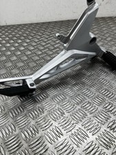 Honda CB 125 F 2016 # right hand foot rest pegs & hanger 2015 - 2020