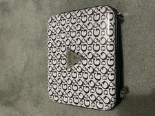 GUESS hardshell Toiletries