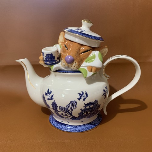 Retired cardew design teapot - design,