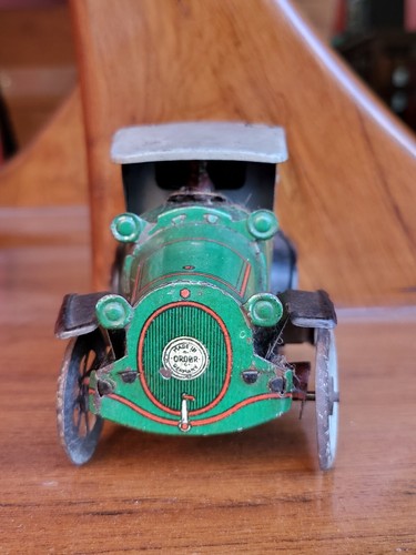 Vintage old pre - old, wind-up