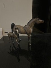 Breyer Classics - Arabian gelding and foal set