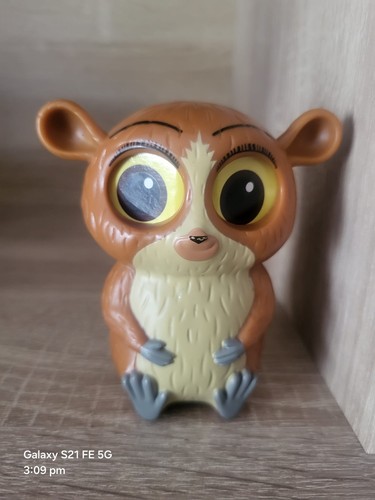 Mort the lemur - lemur, burger