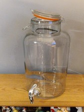 8 Litre glass beverage dispenser.