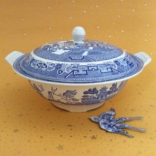 Blue Willow covered vegetable