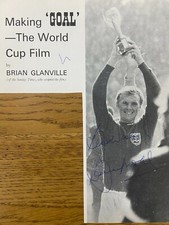 BOBBY MOORE ORIGINAL SIGNED BOOK CUTTING  - Genuine