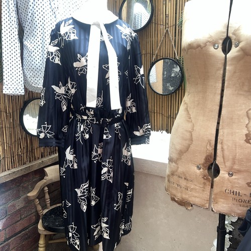 Vintage size16 black midi - size16,