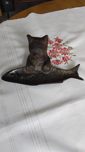 Antique vintage bronze - /,