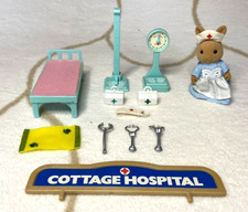 SYLVANIAN FAMILIES COTTAGE HOSPITAL EQUIPMENT & RABBIT NURSE EXCELLENT CONDITION