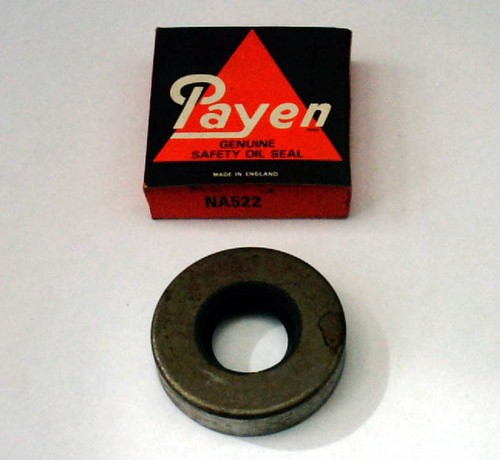Differential pinion oil seal