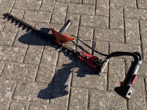 Mantis tiller hedge - mantis,