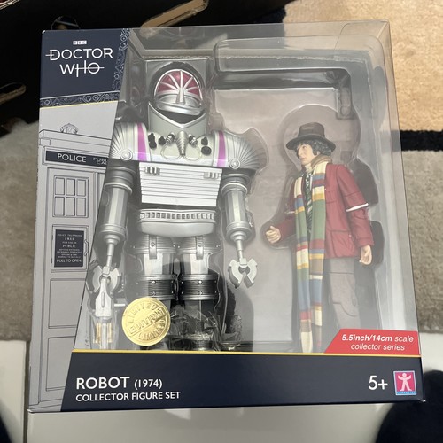 Fourth 4th doctor robot - doctor,