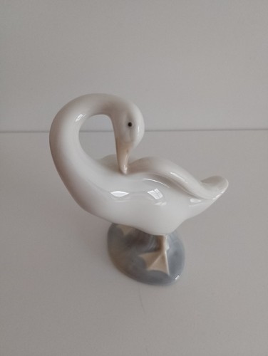 Lladro porcelain swan - porcelain, swan(daisa)