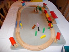 WOODEN TRAIN SET BASIC OVAL