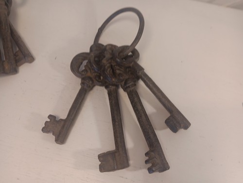 Gardeners keys cast iron - gardeners,