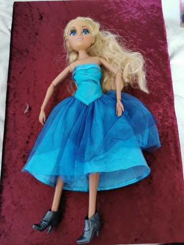 Moxie teenz doll melrose rare - moxie,