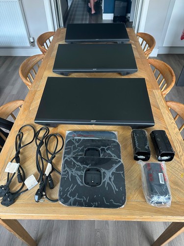 Screen monitors and - 3, stand